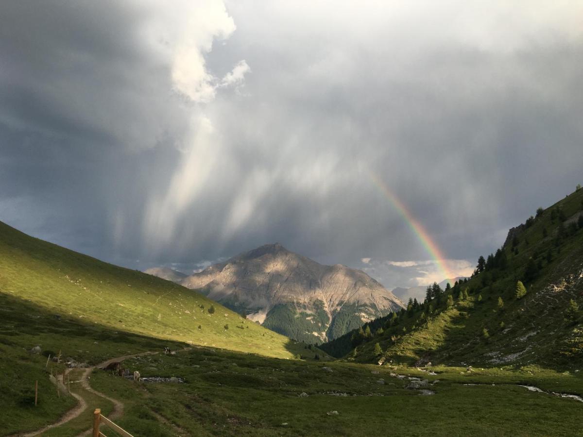 Bed and Breakfast Alp Es-Cha Dadour Madulain Екстер'єр фото